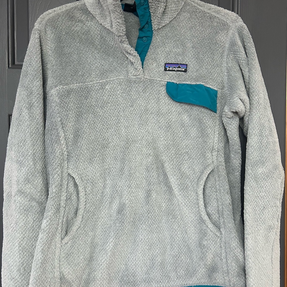 Patagonia Gray and Teal Snap‑T Fleece Pullover. Women’s medium.
